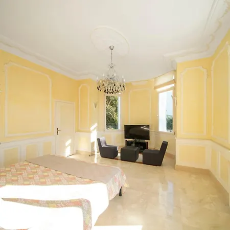 Ref 1981 - Center - Particular Town House For Rent Villa *