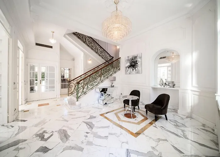Villa Ref 1981 - Center - Particular Town House For Rent Cannes