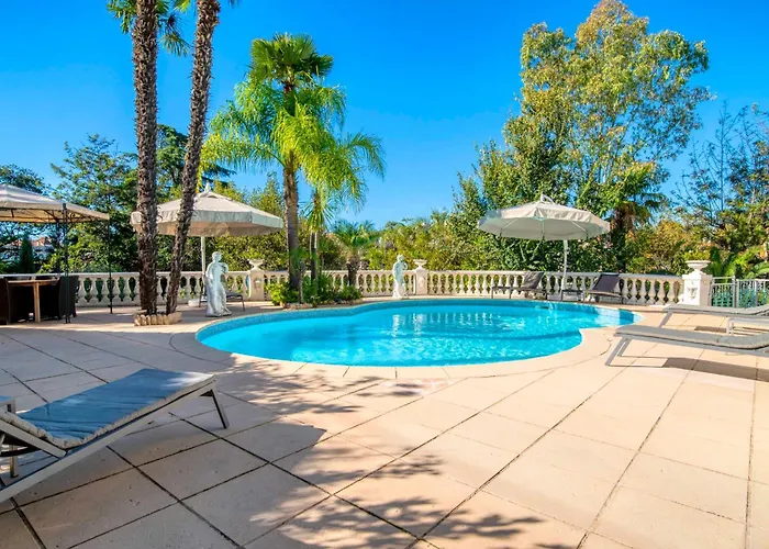 Ref 1981 - Center - Particular Town House For Rent Cannes