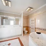 Ref 1981 - Center - Particular Town House For Rent 别墅 戛纳